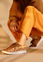 Mangar&aacute; Women&#039;s Sneakers Embroidery Suede Brown 37