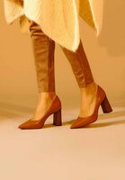 Mangar&aacute; Plinia Pumps Block Heel Brown 37