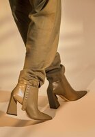 Mangar&aacute; Salvia Ankle Boot Heeled - Stylish Leather Footwear Green 40